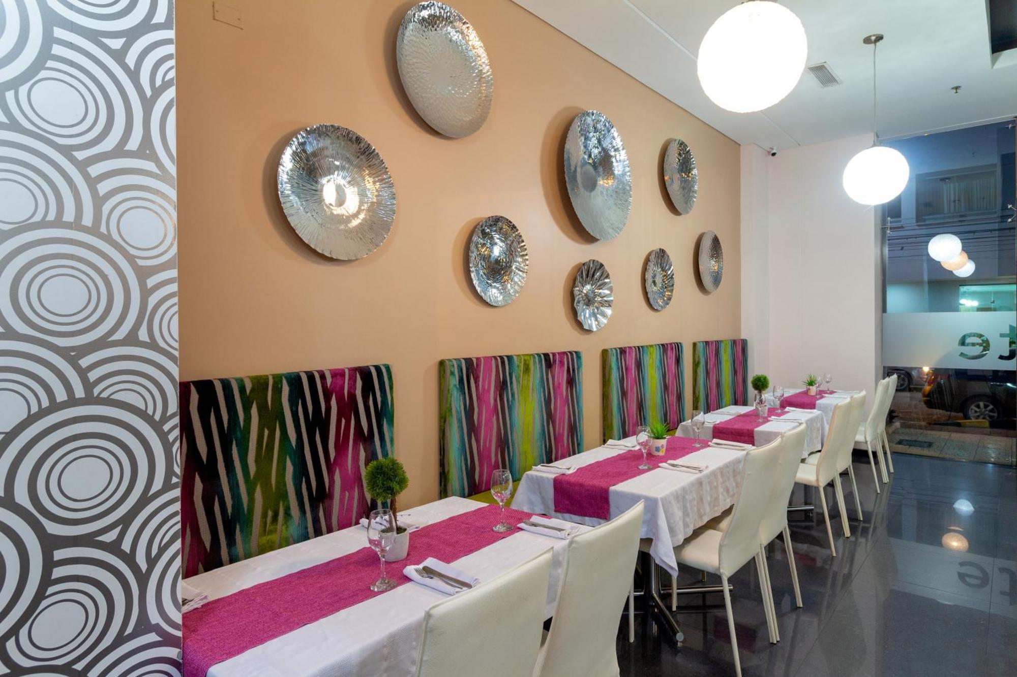 Hotel Baroca Monteria Luaran gambar