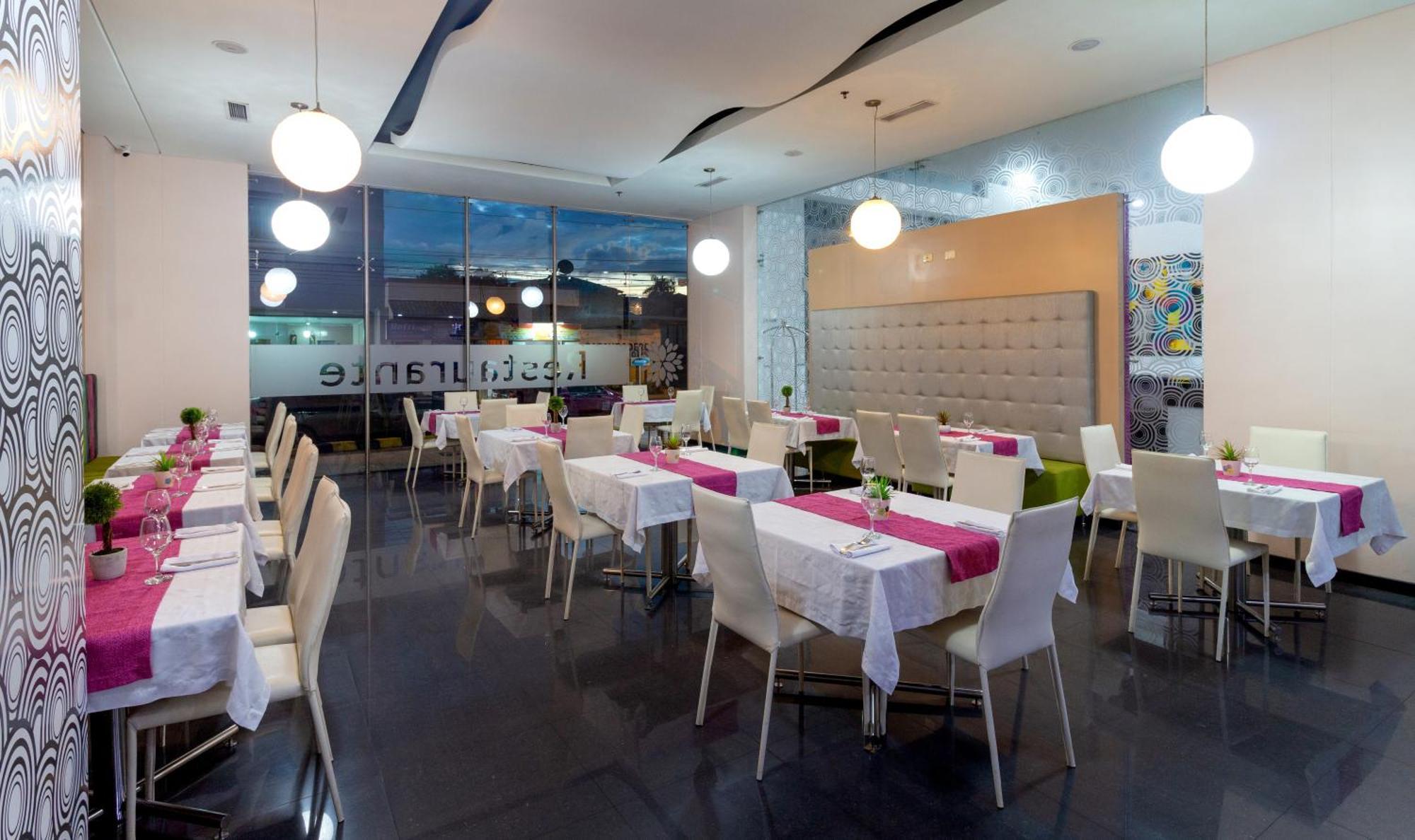 Hotel Baroca Monteria Luaran gambar